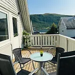 Appartement Sentrumsnaer Med 4 Soverom - Aurora *