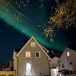 아파트 Sentrumsnaer Med 4 Soverom - Aurora
