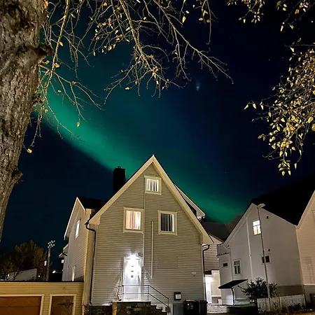 Sentrumsnaer Med 4 Soverom - Aurora Διαμέρισμα *