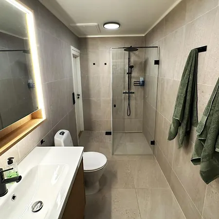 4-Bedroom Apt, Mountain View - Aurora