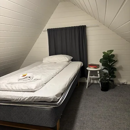 4-Bedroom Apt, Mountain View - Aurora *